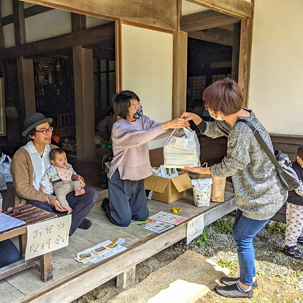 お弁当配布